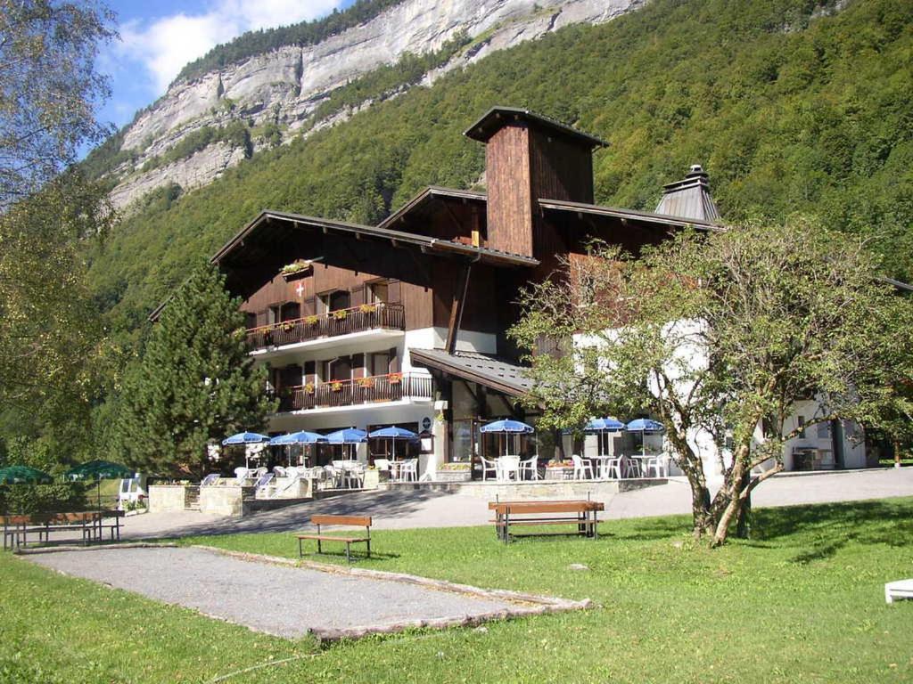 Hotel Et Centre De Vacances Le Choucas Sixt-Fer-a-Cheval ภายนอก รูปภาพ