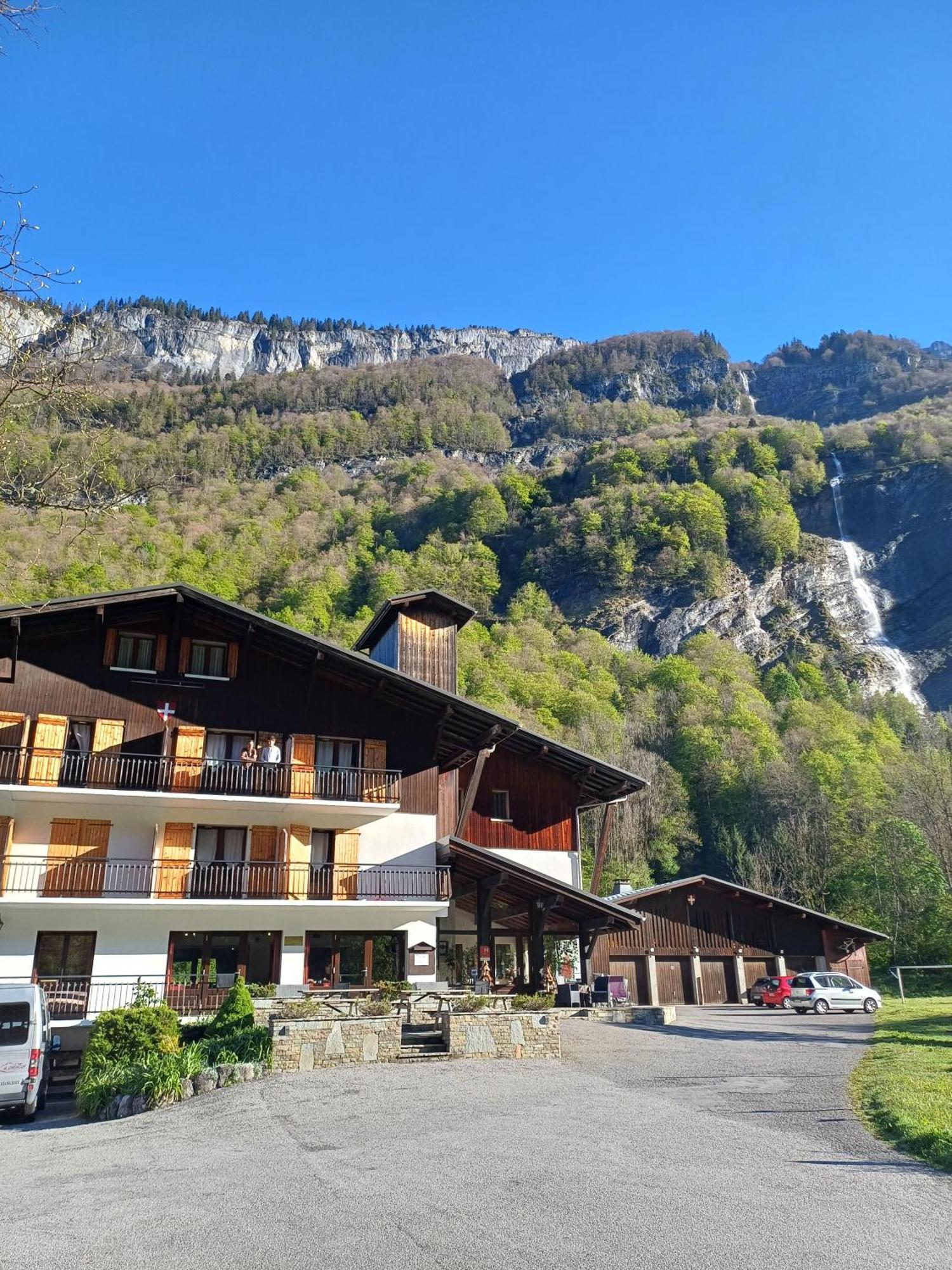 Hotel Et Centre De Vacances Le Choucas Sixt-Fer-a-Cheval ภายนอก รูปภาพ